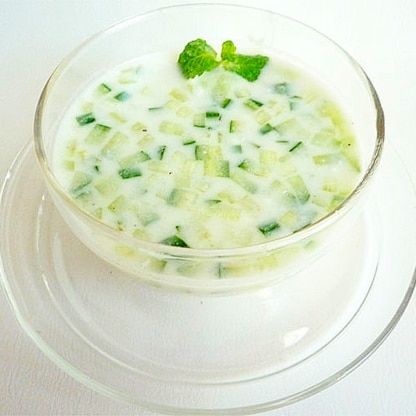 タラトル　きゅうりとヨーグルトの冷製スープ